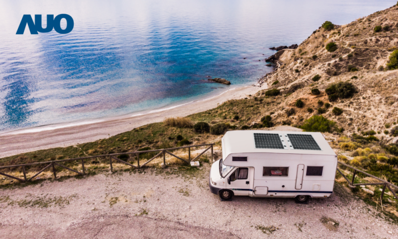 「可撓輕量化太陽光電板SunCurva」使用輕量特殊耐候型複合板取代傳統太陽能板的玻璃前板，不僅降低70%重量，每米平方僅3Kg；具有抗衝擊性能及通過電磁相容性測試，可應用於交通運輸工具，如露營車、遊艇等